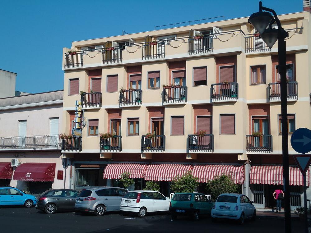 Hotel Ristorante Mommo Polistena 외부 사진